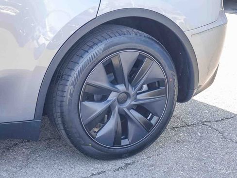 Used 2025 Tesla Model Y Long Range image 10
