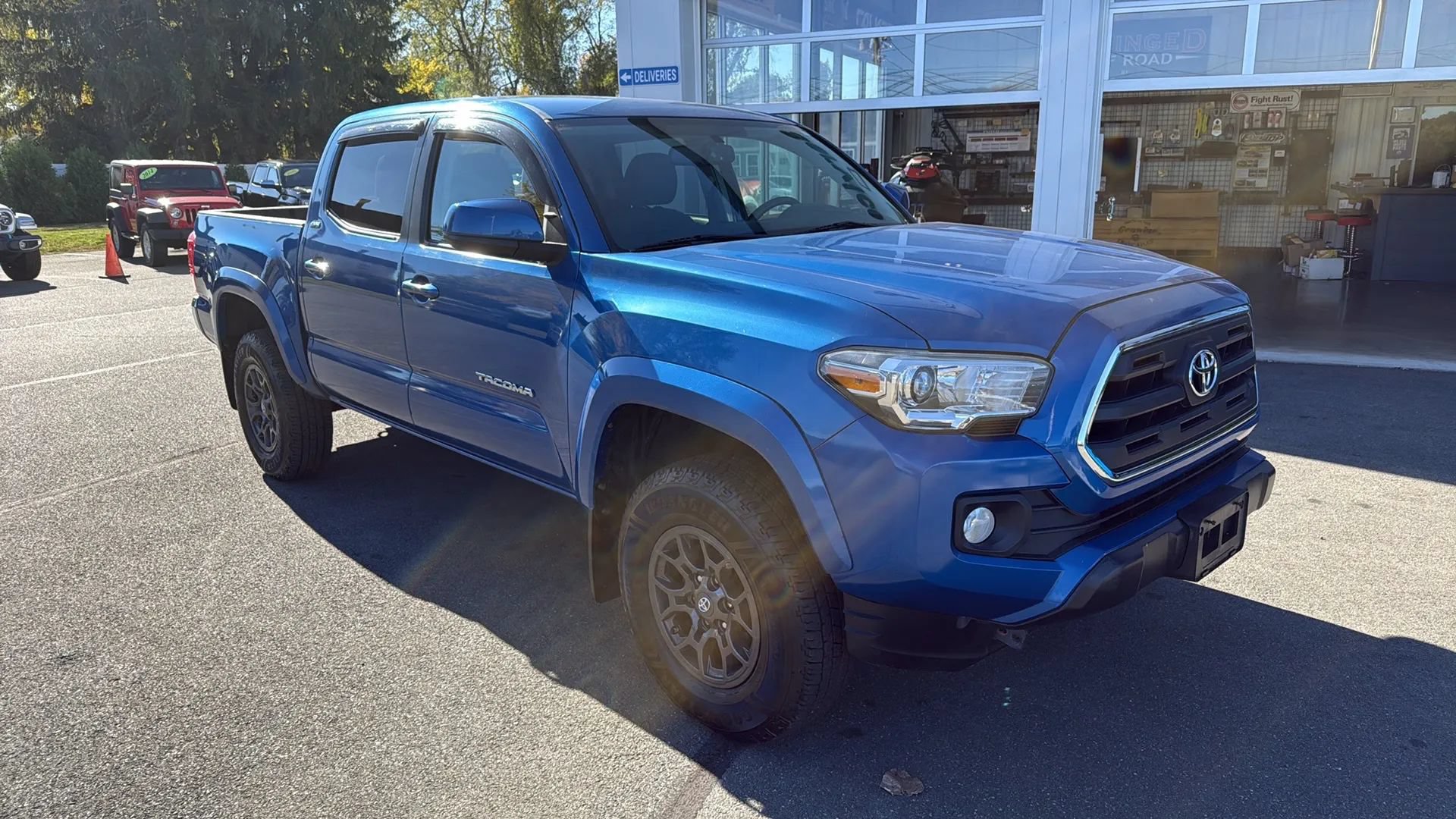 Used 2017 Toyota Tacoma SR5 w/ Tow Package AWD/4WD image 15