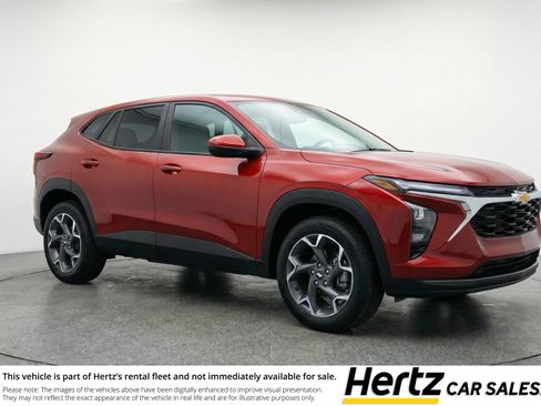 Used 2025 Chevrolet Trax LT FWD image 1