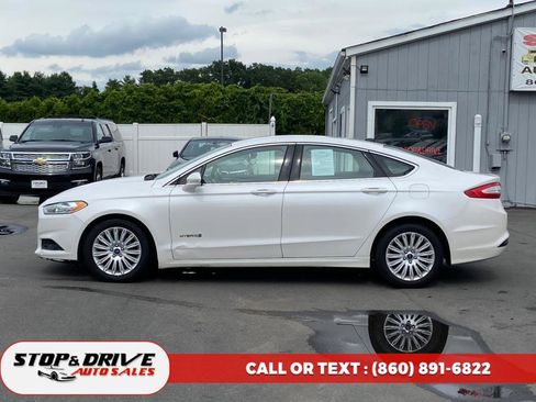 Used 2014 Ford Fusion SE w/ Equipment Group 502A image 2