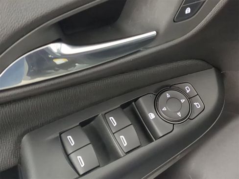 Used 2025 Buick Envista Preferred w/ Advanced Safety Package image 16