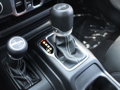 Used 2021 Jeep Wrangler Unlimited Sahara image 36