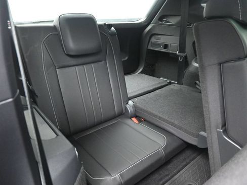 Used 2023 Volkswagen Tiguan SE R-Line FWD image 26