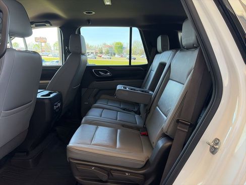 Used 2021 GMC Yukon SLT w/ SLT Luxury Package image 14