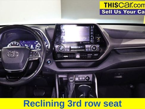 Used 2021 Toyota Highlander XLE FWD image 24