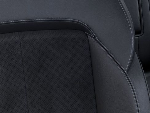 New 2025 Jeep Grand Cherokee Altitude image 11