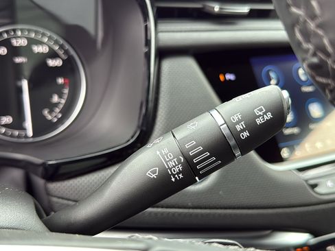 New 2025 Cadillac XT5 Luxury image 18