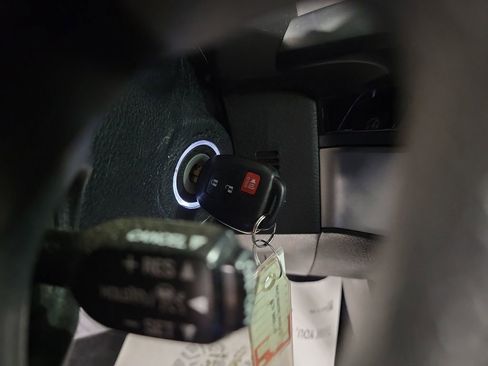 Used 2018 Toyota Tacoma SR image 15