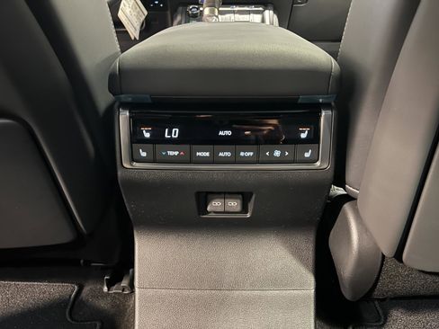 Used 2026 Lexus GX 550 w/ Cold Area Package image 31