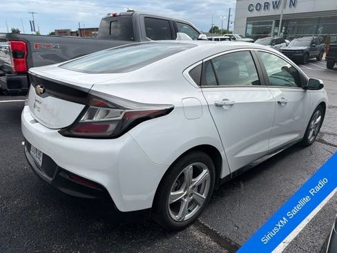 Used 2017 Chevrolet Volt LT w/ Comfort Package FWD image 4