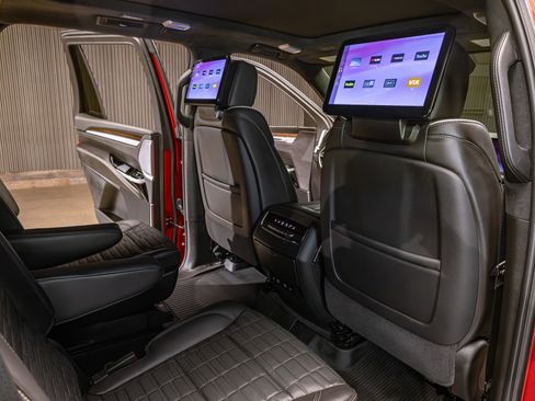 Used 2025 Cadillac Escalade Sport Platinum w/ LPO, ONYX Package image 26