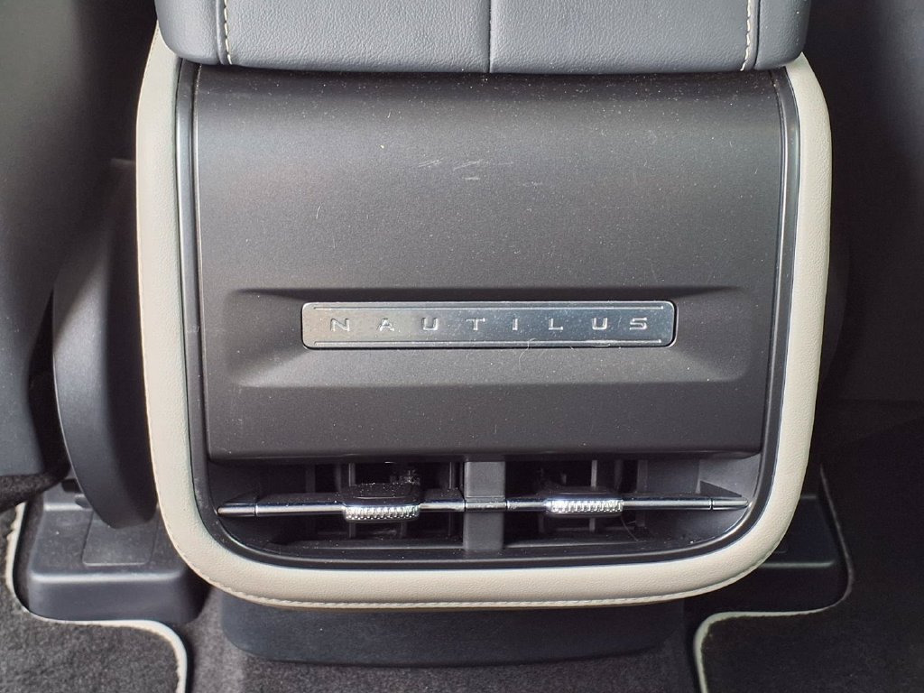Used 2024 Lincoln Nautilus Premier AWD/4WD image 17