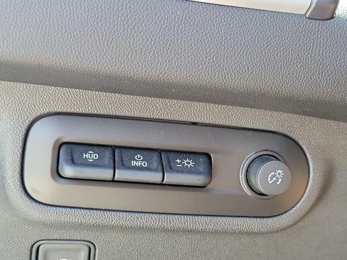 Used 2023 GMC Terrain SLT w/ Tech Package FWD image 14