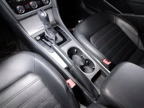 Used 2015 Volkswagen Passat 1.8T SE image 9