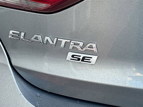 Used 2018 Hyundai Elantra SE image 24