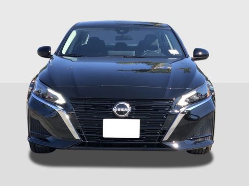 New 2025 Nissan Altima 2.5 SV image 2