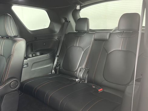 Used 2025 Honda Pilot TrailSport image 24