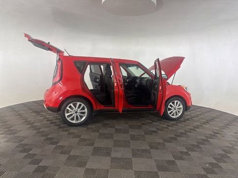 Used 2017 Kia Soul + image 16