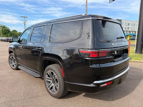 Used 2024 Jeep Wagoneer Series II w/ Flexible Seating Group RWD image 7