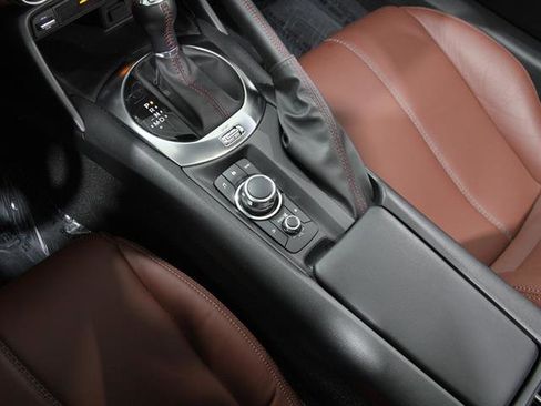Used 2019 MAZDA MX-5 Miata RF Grand Touring image 15