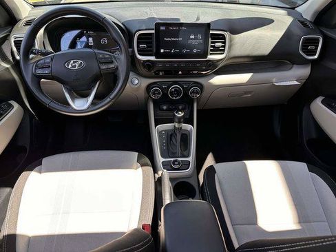 Certified 2025 Hyundai Venue SEL FWD image 17