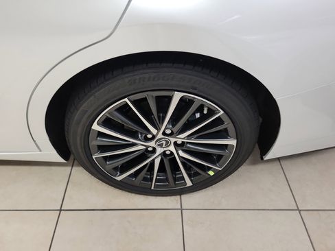 New 2025 Lexus ES 350 w/ Premium Package image 6