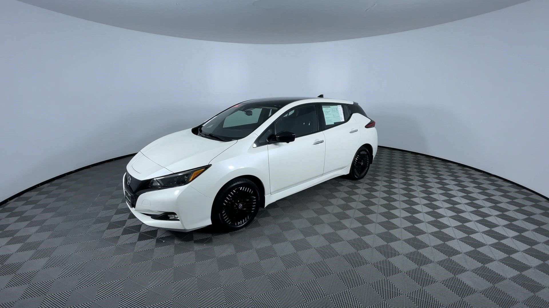 Certified 2025 Nissan Leaf SV Plus FWD image 4