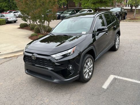 Used 2023 Toyota RAV4 XLE Premium AWD/4WD image 5