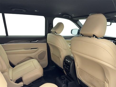 Used 2024 Jeep Grand Cherokee L Limited w/ Black Appearance Package image 49