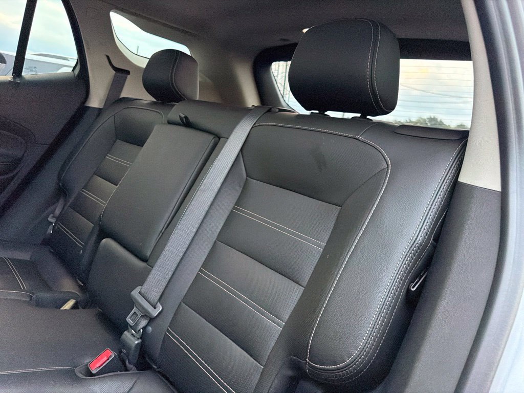 Used 2023 GMC Terrain Denali w/ Denali Premium Package AWD/4WD image 7