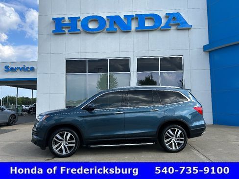 Used 2017 Honda Pilot Touring image 1