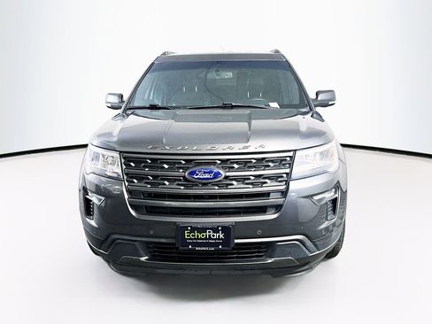 Used 2018 Ford Explorer XLT w/ Equipment Group 202A FWD image 2