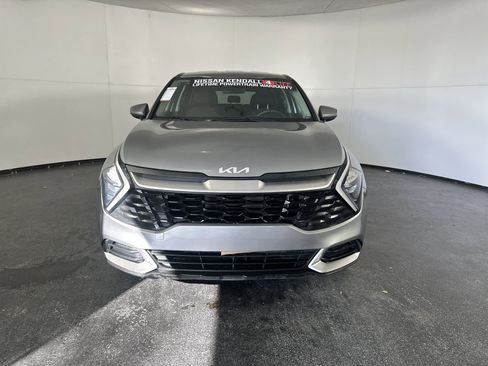 Used 2023 Kia Sportage LX image 4