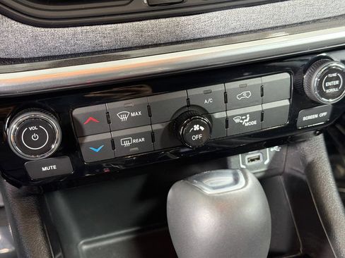 Used 2022 Jeep Compass Latitude AWD/4WD image 16