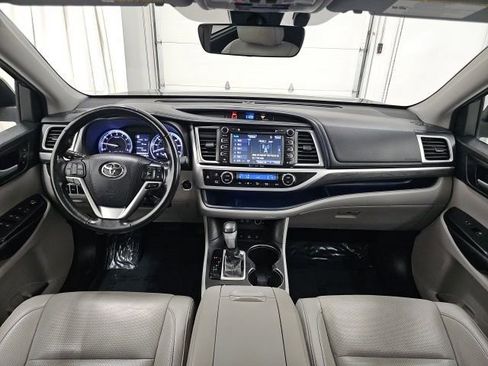 Used 2017 Toyota Highlander Limited Platinum image 34