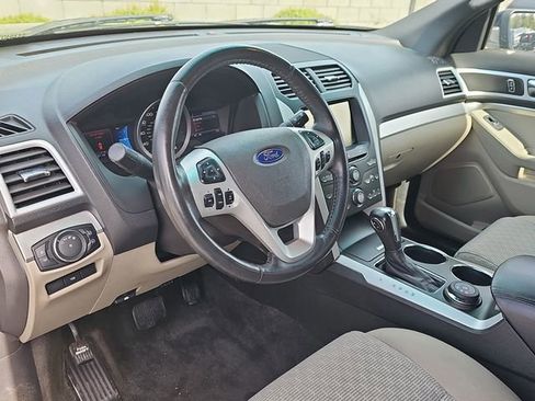 Used 2013 Ford Explorer XLT image 18