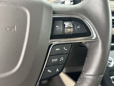 Used 2022 Lincoln Nautilus Reserve w/ Equipment Group 201A image 21