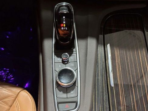 Used 2021 Cadillac Escalade Premium Luxury image 24