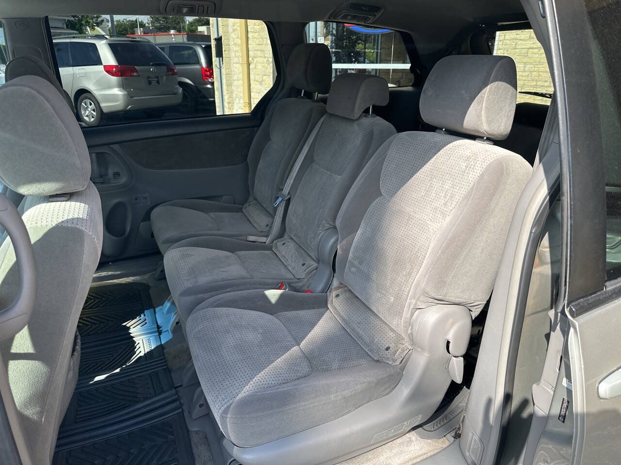 Used 2007 Toyota Sienna LE w/ LE Pkg 1 FWD image 6