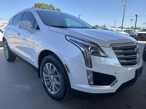 Used 2017 Cadillac XT5 Luxury w/ Driver Awareness Package FWD image 2