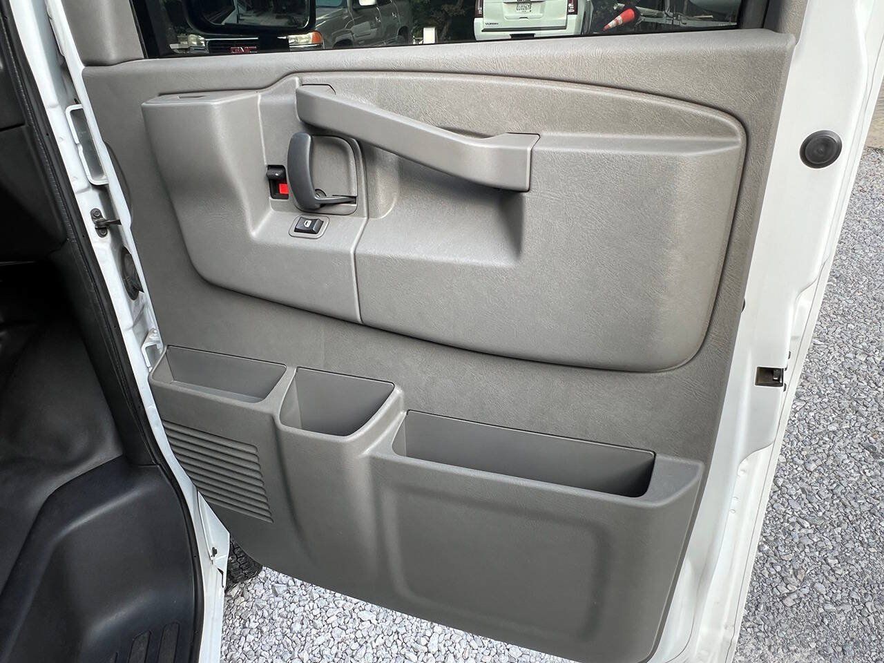 Used 2023 Chevrolet Express 3500 w/ Power Convenience Package RWD image 18