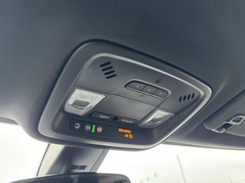 Used 2023 Chevrolet Traverse LT image 24