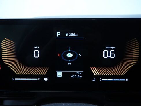 Used 2025 Kia Carnival FWD image 14