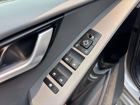 Used 2023 Kia Niro EX image 7