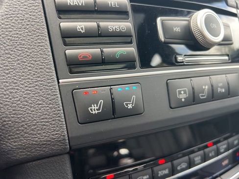Used 2011 Mercedes-Benz E 550 Sedan image 24