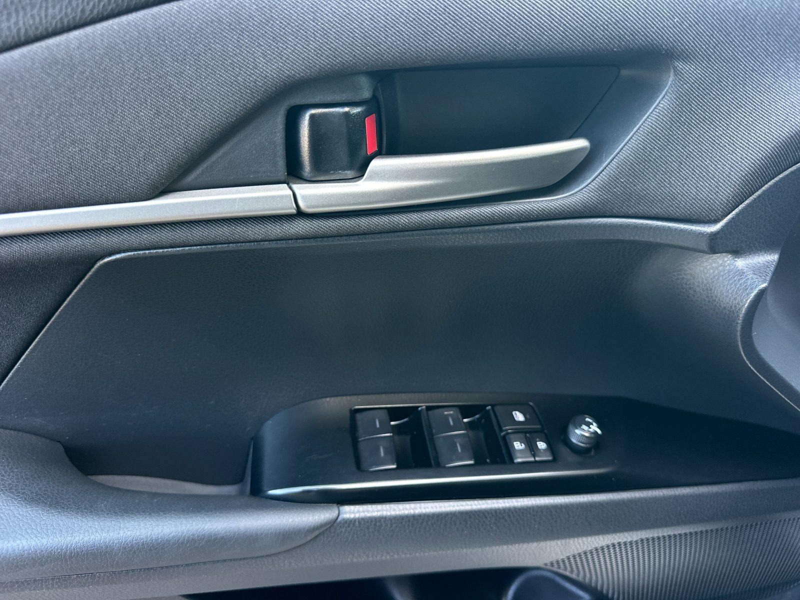 Used 2025 Toyota Camry LE FWD image 10