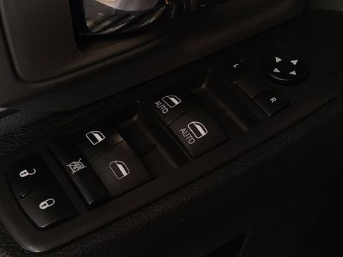 Used 2022 RAM 1500 Classic SLT RWD image 27