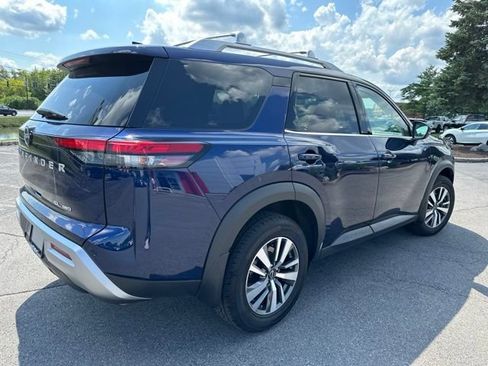 Used 2024 Nissan Pathfinder SL AWD/4WD image 5