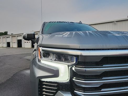 Used 2024 Chevrolet Silverado 1500 High Country w/ High Country Premium Package AWD/4WD image 9