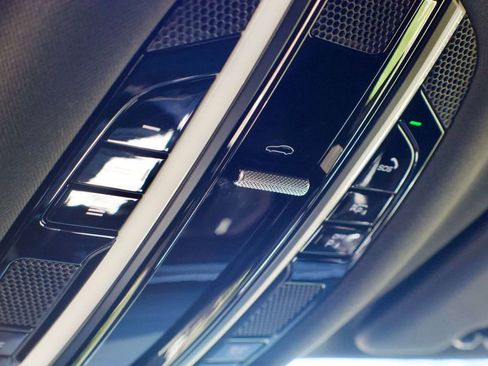 Used 2023 Porsche Cayenne Platinum Edition image 41